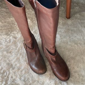 Brown leather boots size 7.5 W